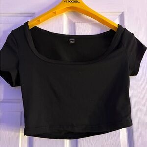 SHEIN Black Scoop Neck Short Sleeve Crop Top